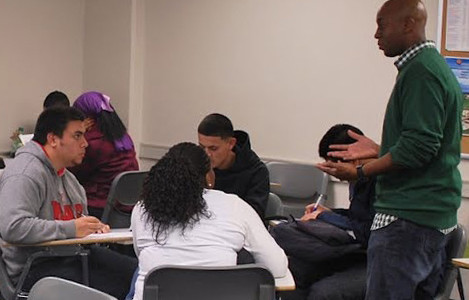 Freshman seminar promotes college success