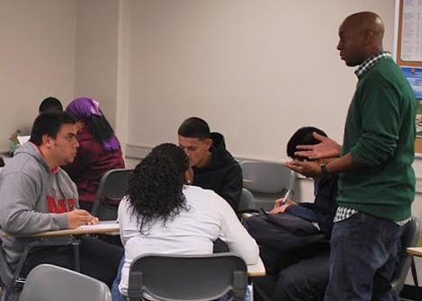 Freshman seminar promotes college success