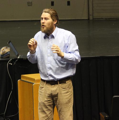 Professor delivers lecture on contraception for Women's History Month