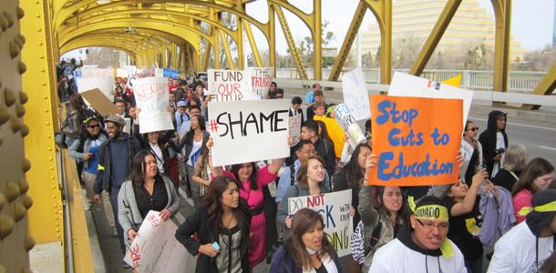 California+students+march+on+the+Capitol+protesting+higher+education+costs