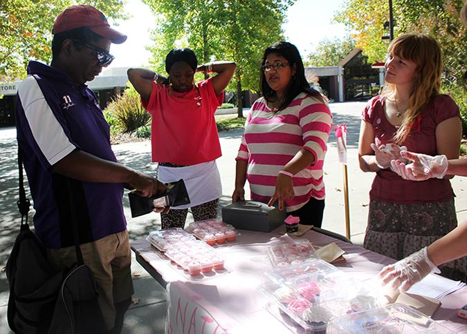 Student+volunteers+sell+%241+cupcakes+for+a+fundraiser+to+support+breast+cancer+awareness+in+the+Quad+during+the+event+on+Oct.+15.+The+money+raised+goes+to+a+non-profit+African-American+breast+cancer+organization+called+Carrie%E2%80%99s+Touch%2C+located+on+Florin+Road+in+Sacramento.