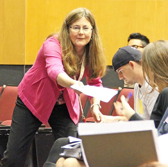 Psychology Professor Jeanne Edman educates students on the toxic food environment of the United States during the  “Eating, Exercise, and the American Dream: The impact of striving for the perfect body” lecture on Sept. 29.