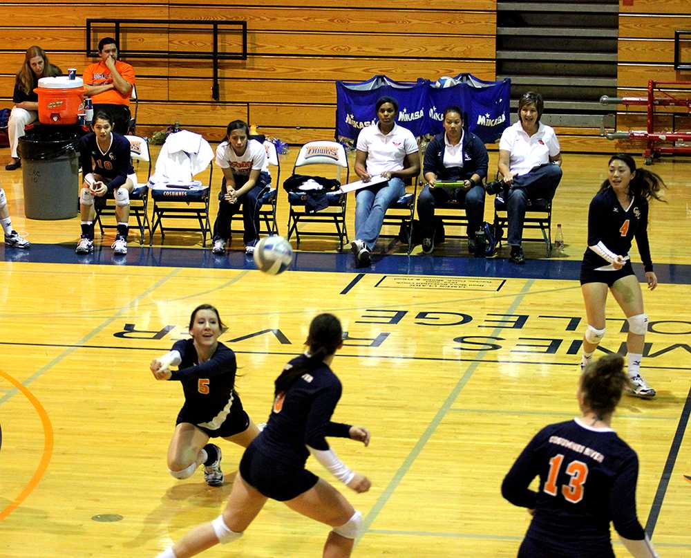 Freshman+libero+Samantha+DaVeggio+dives+and+saves+a+ball+from+hitting+the+floor+in+CRC%27s+match+against+Modesto+on+Nov.+20.