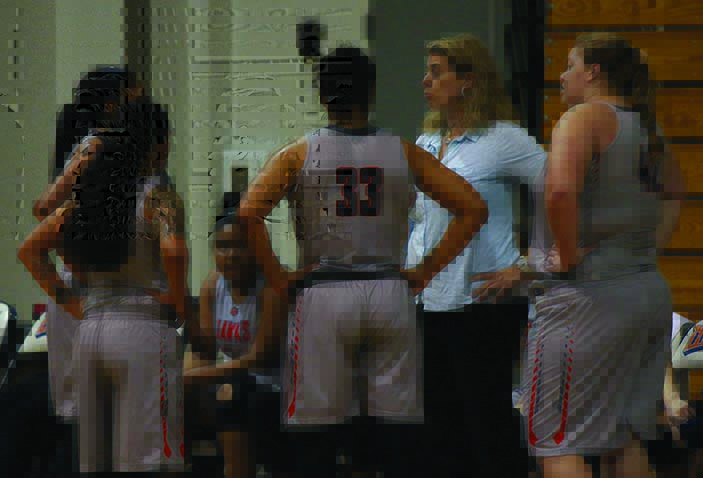 Women's basketball loses close game to West Hills