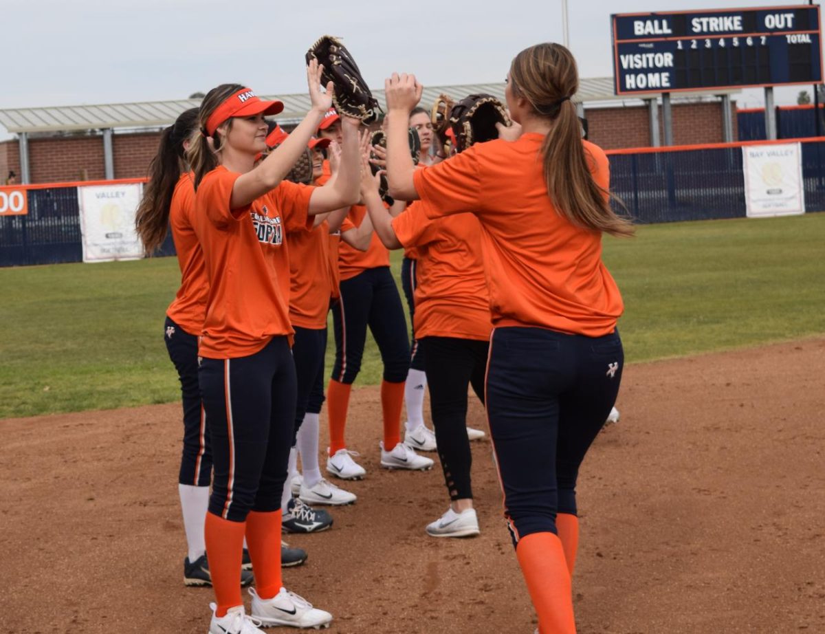 Softball+bonds+during+practice+before+the+season+begins