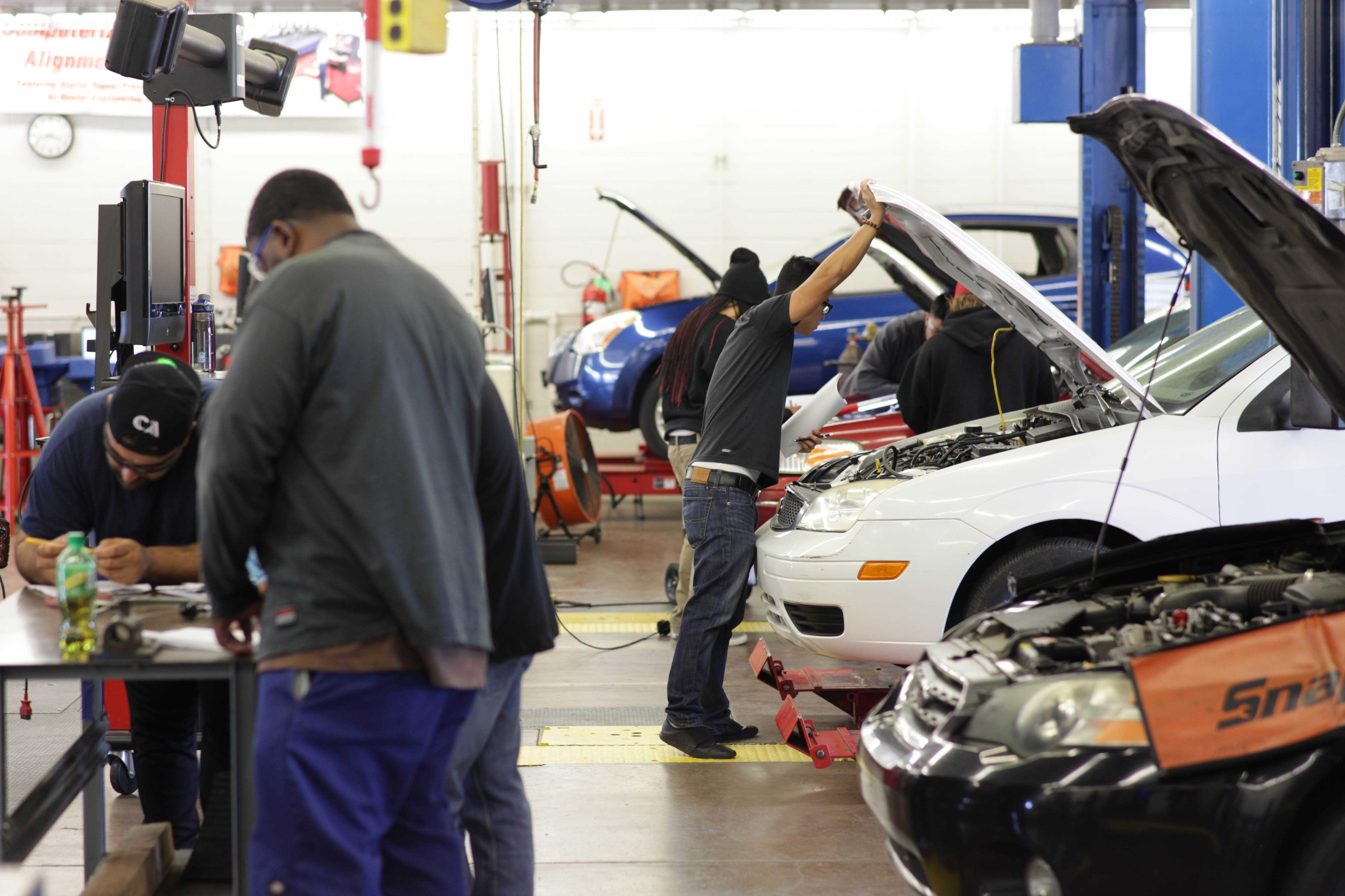 Ford ASSET program provides students with hands-on training