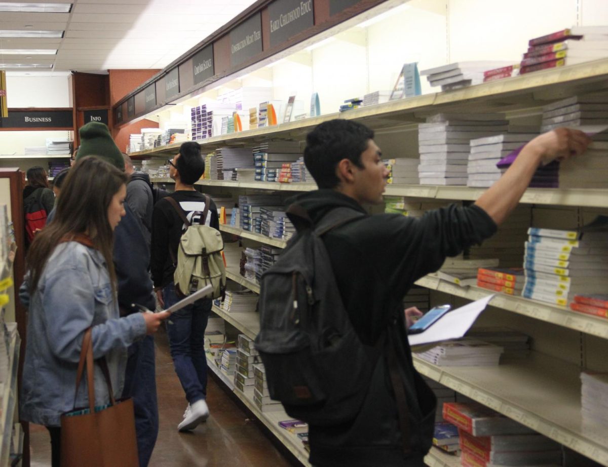 Students+crowd+around+over+at+the+Hawk+Spot+to+collect+their+textbooks+for+the+spring+semester.