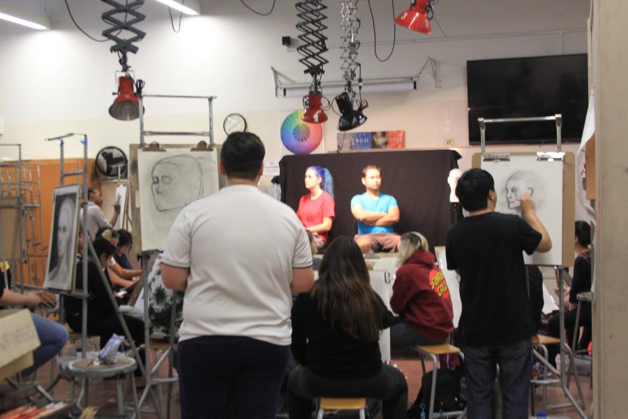 Sketch Class Incorporates Lessons On Human Anatomy The