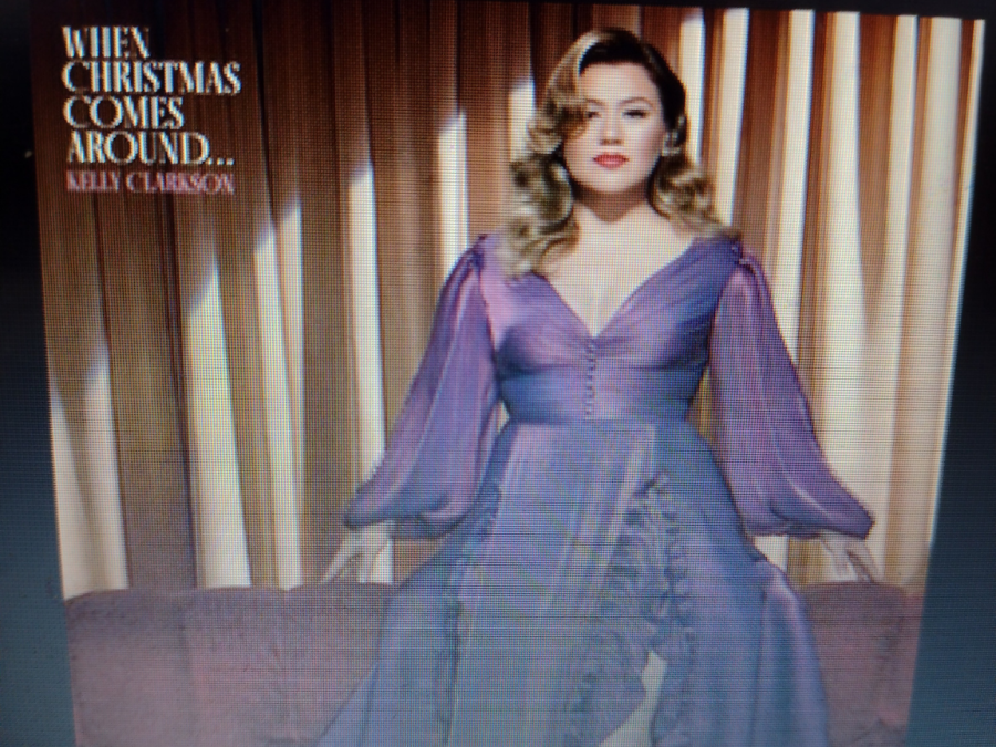 Singer Kelly Clarkson releases her ninth album When Christmas Comes Around... The album consists of 12 Christmas-themed songs and three bonus tracks.