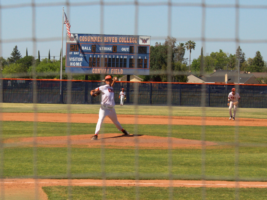 Sophomore pitcher Isaiah Williams pitching in the game against Modesto on Thursday. Williams finished with a stat line of six innings pitched, 0 runs, three hits, four walks and three strikeouts.