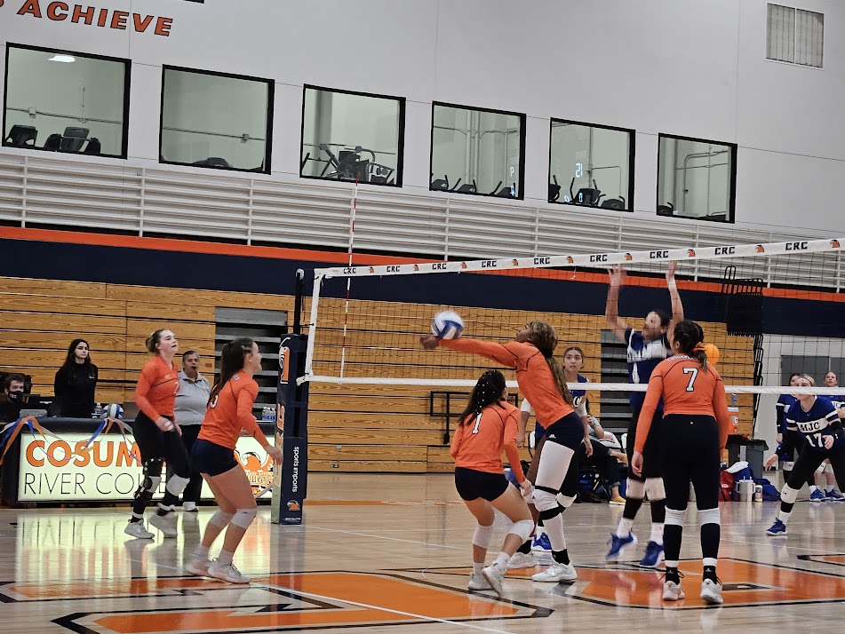 CRC+went+neck-and-neck+against+Modesto+Junior+College+on+Wednesday%2C+ending+their+six-game+winning+streak.+Sophomore+middle+hitter+Antonique+Coleman+spiked+the+ball+to+gain+an+advantage.