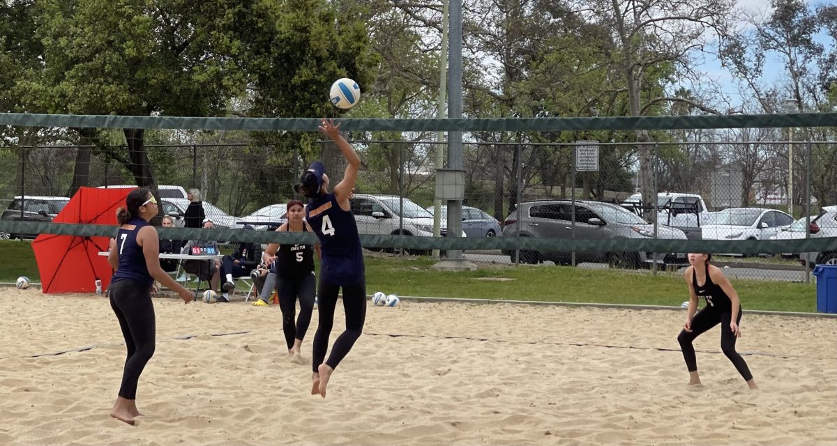 Freshman+beach+volleyball+players+Cassidy+Pham+and+Nicole+Risch+score+a+point+against+the+San+Joaquin+Delta+College+Mustangs+at+the+Sacramento+Softball+Complex+on+March+22.+The+Hawks+defeat+the+Mustangs+3-2+before+losing+0-5+to+the+Sierra+College+Wolverines.